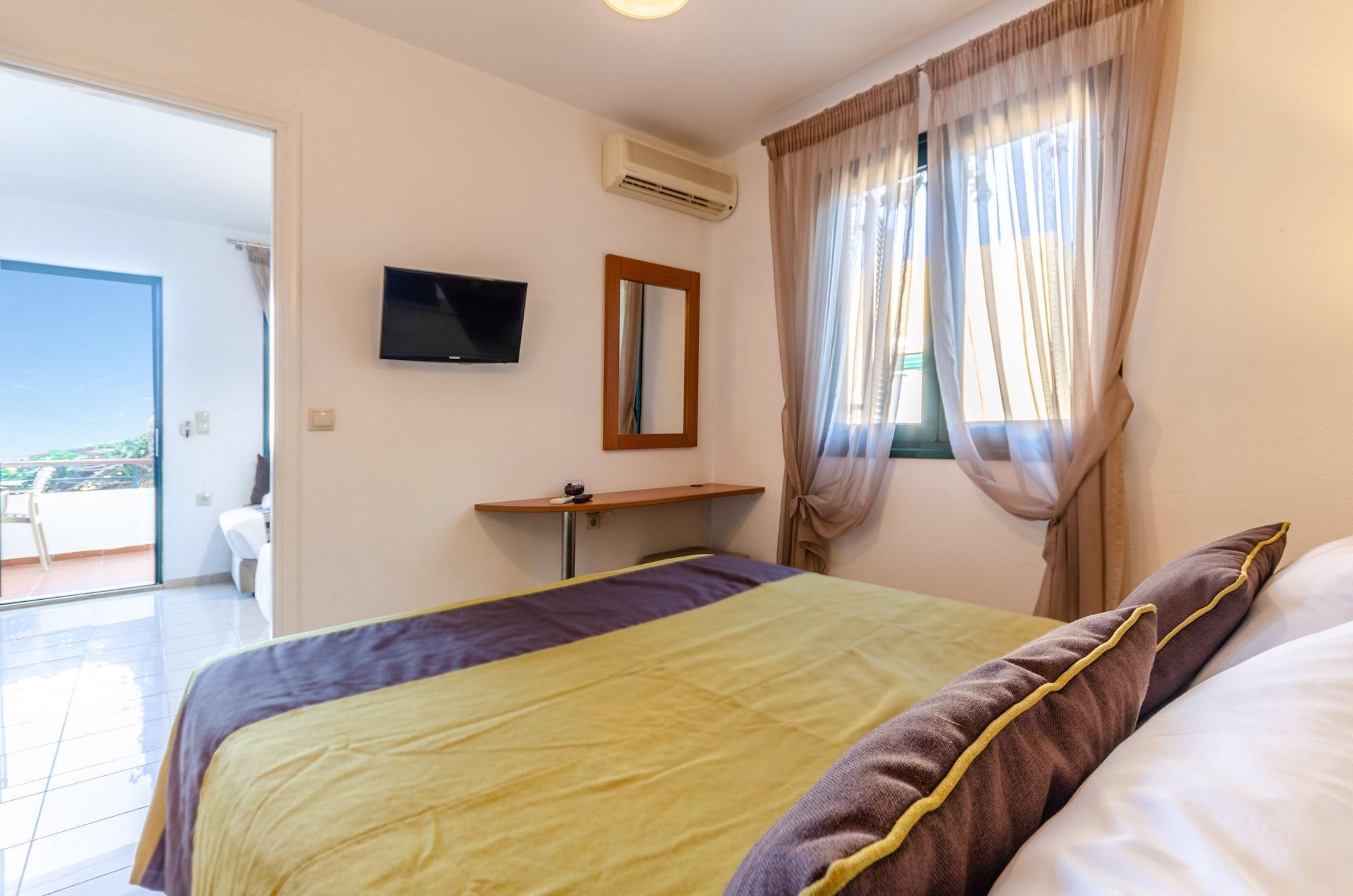 Pela Mare Hotel 3*