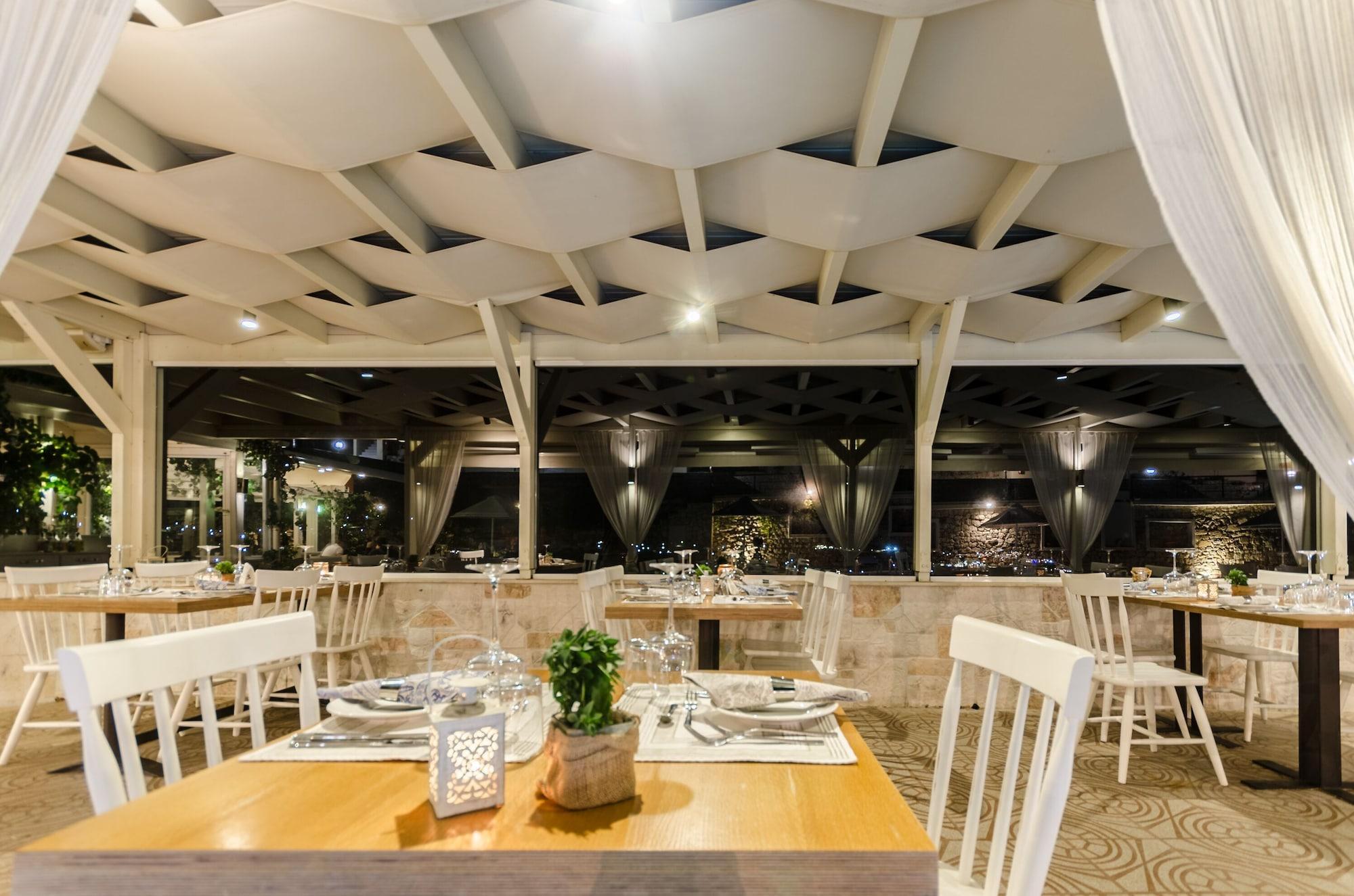 Hotel Pela Mare 3*